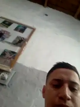 Alvarezz0202 online show from June 22, 2026, 5:32 pm