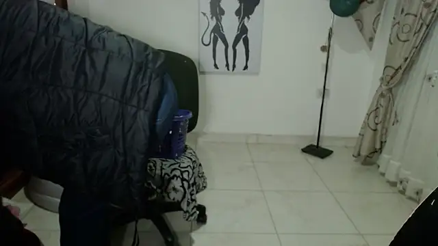 vivian-milf online show from February 20, 2026, 6:26 am