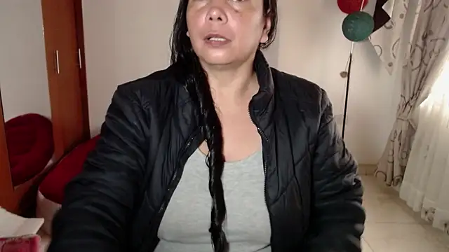 vivian-milf online show from December 4, 2025, 12:37 pm