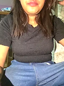 Snapshot of Sizzling_Zoya chatting on November 28, 2025, 10:10 pm Sizzling Zoya online show from November 28, 2025, 10:10 pm