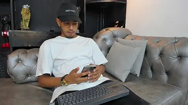 Brand Collins online show from December 4, 2025, 8:30 pm