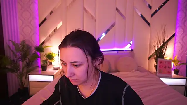 RoxieRay online show from March 6, 2026, 7:25 am