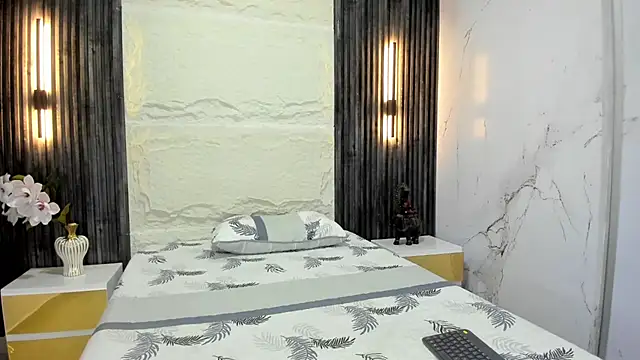 sarah sluty online show from March 14, 2026, 2:17 am