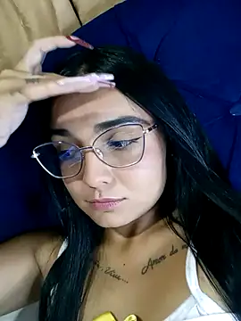 Snapshot of Moonn_danii1 chatting on December 2, 2025, 1:50 am Moonn danii1 online show from December 2, 2025, 1:50 am