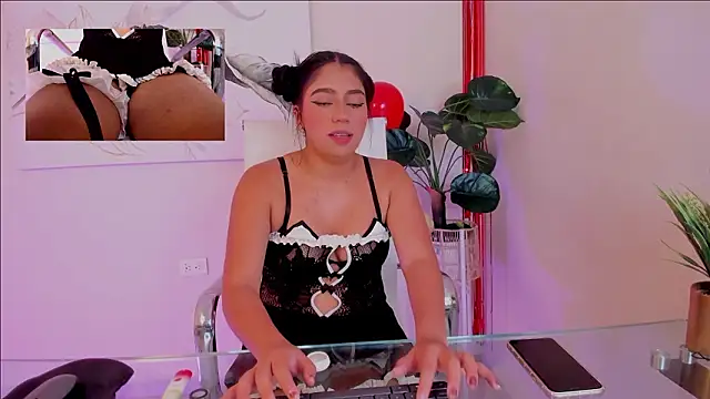 Snapshot of luna_cute__ chatting on February 19, 2026, 2:36 pm luna cute online show from February 19, 2026, 2:36 pm