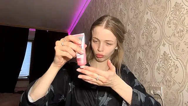 AshlyPalas online show from November 27, 2025, 10:37 am