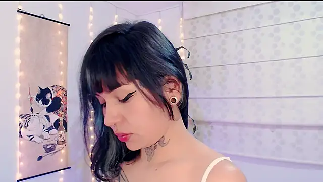 justmartina  online show from April 19, 2026, 2:45 am