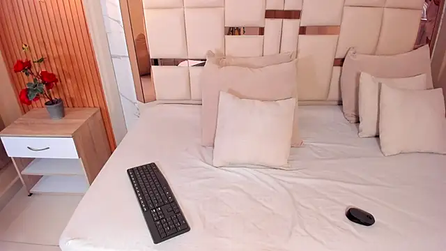 samantha quinnn online show from February 24, 2026, 4:24 am