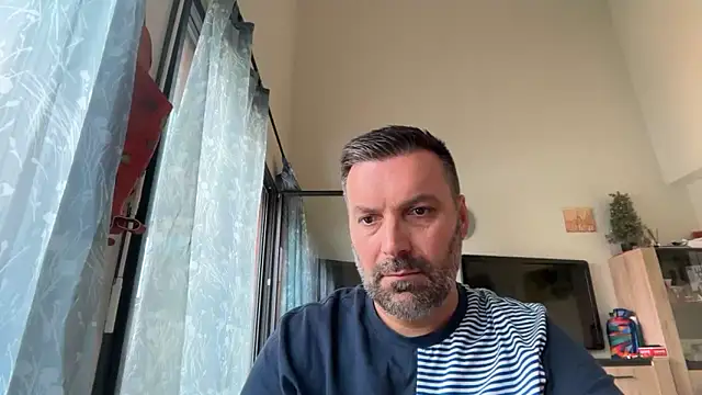 Snapshot of coolsmith81 chatting on June 19, 2026, 8:42 am coolsmith81 online show from June 19, 2026, 8:42 am
