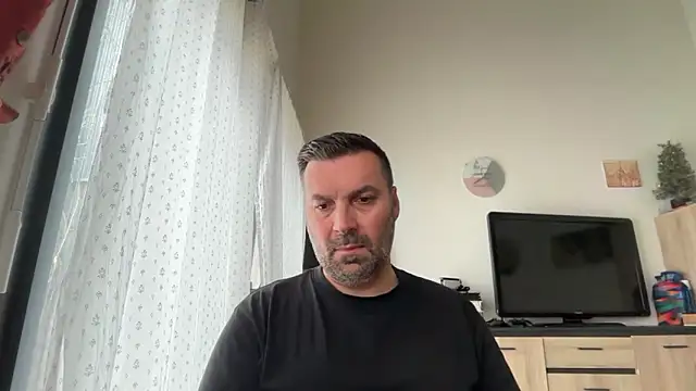coolsmith81 online show from May 18, 2026, 7:13 am