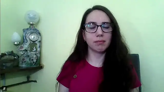 EvaClassy online show from December 4, 2025, 8:02 am