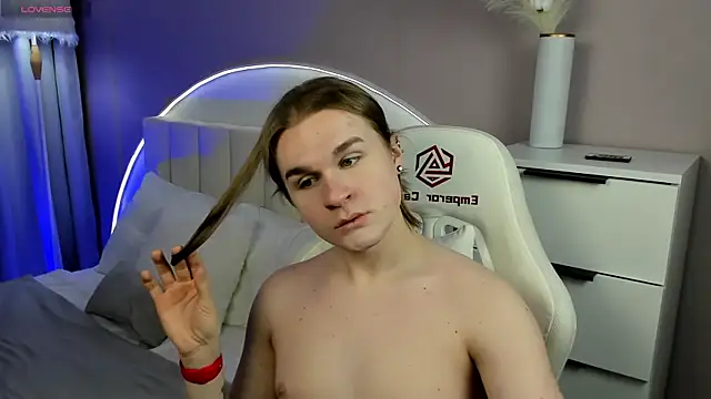 Snapshot of LeanByri chatting on November 28, 2025, 8:14 am LeanByri online show from November 28, 2025, 8:14 am