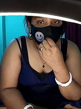 priya2098 online show from February 13, 2026, 1:33 pm