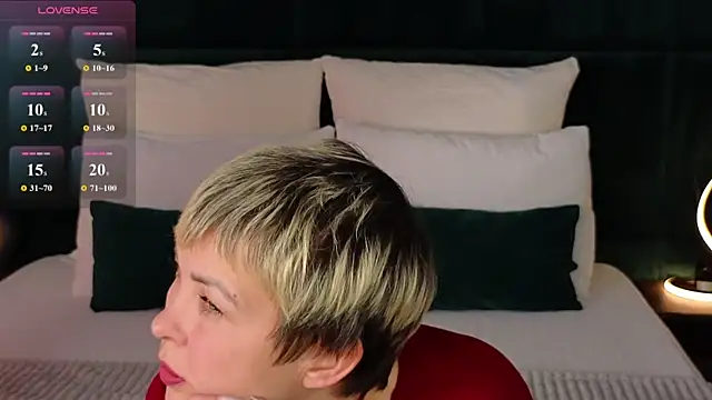 Snapshot of HelenSvon chatting on November 28, 2025, 8:47 am HelenSvon online show from November 28, 2025, 8:47 am