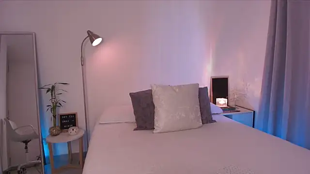 fluffycurls online show from March 20, 2026, 2:29 pm