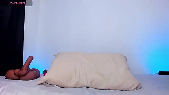 NahomiiAcosta online show from February 9, 2026, 9:13 pm