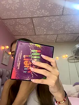 Vanneskk online show from December 5, 2025, 1:32 pm