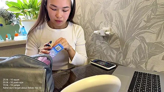 ShaeLucarell online show from November 28, 2025, 7:08 am