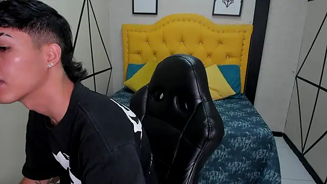 Snapshot of Ethan_Jamees chatting on February 26, 2026, 7:36 pm Ethan Jamees online show from February 26, 2026, 7:36 pm