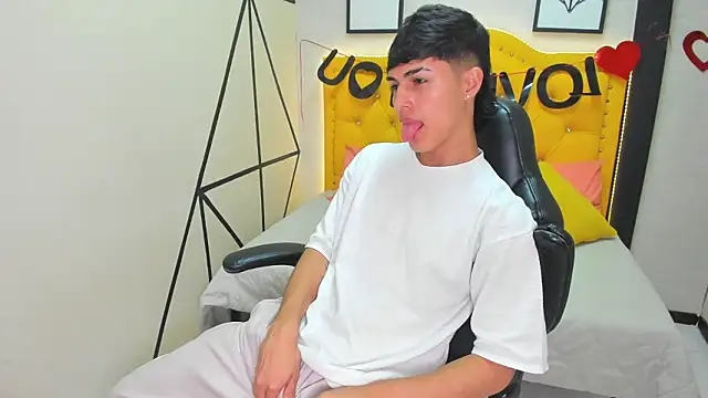 Snapshot of Ethan_Jamees chatting on February 16, 2026, 7:34 pm Ethan Jamees online show from February 16, 2026, 7:34 pm