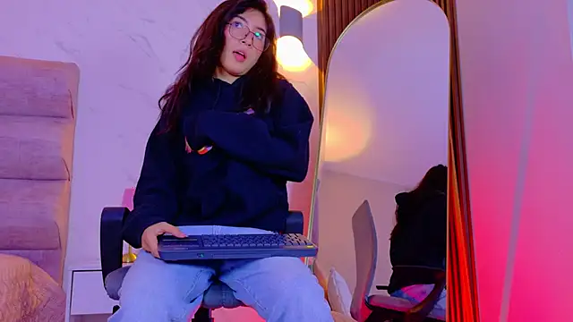 Snapshot of Mia_Cullen chatting on February 5, 2026, 11:50 am Mia Cullen online show from February 5, 2026, 11:50 am