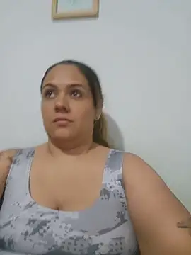 LoreinnFox online show from May 16, 2026, 9:47 pm
