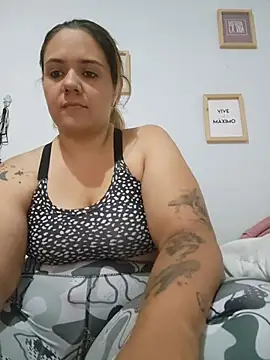 LoreinnFox online show from May 21, 2026, 8:28 pm