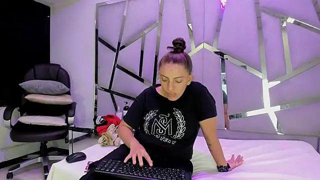 Alyssa Noah online show from April 8, 2026, 3:19 am