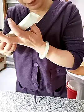 Snapshot of mimi2052 chatting on November 29, 2025, 2:34 am mimi2052 online show from November 29, 2025, 2:34 am