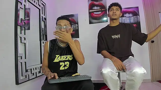 Snapshot of COUPLES_BOYS chatting on December 2, 2025, 7:21 am COUPLES BOYS online show from December 2, 2025, 7:21 am