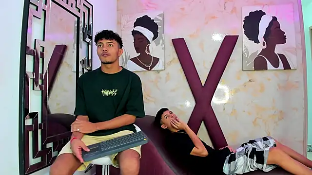 Snapshot of COUPLES_BOYS chatting on February 20, 2026, 1:24 am COUPLES BOYS online show from February 20, 2026, 1:24 am