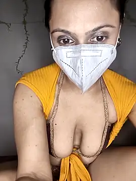 HONEY BEBS online show from February 5, 2026, 5:53 pm