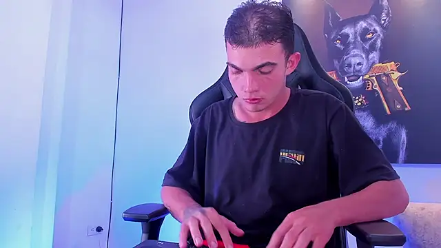 m0ntana777 online show from November 28, 2025, 2:39 pm