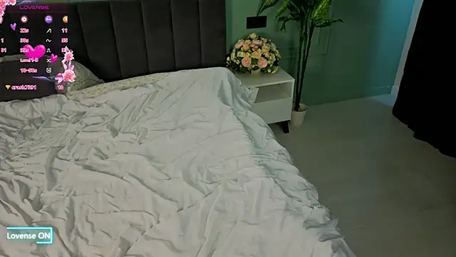 LaurieGutierrez online show from March 29, 2026, 5:09 am