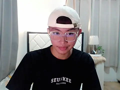 asiantwink0000 online show from February 8, 2026, 9:29 am