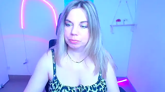 Amanda Swannn online show from April 18, 2026, 12:18 pm