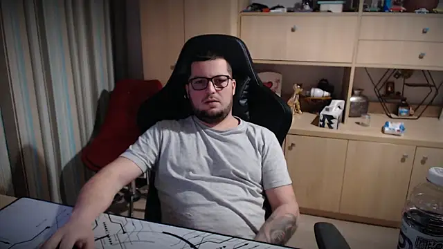 kevinnlovelly online show from December 22, 2025, 4:51 pm