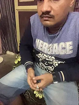 Saxymood1111 online show from December 3, 2025, 1:54 pm