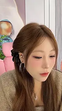 jiajia z online show from November 28, 2025, 2:17 pm