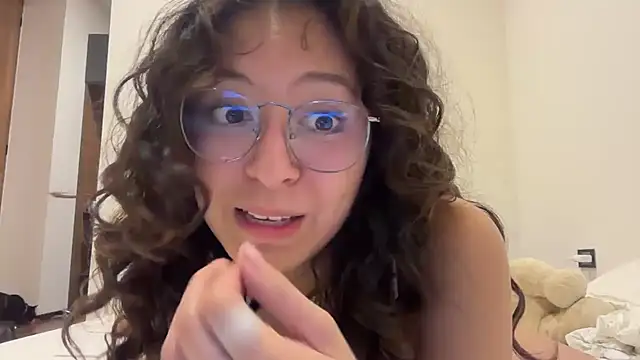 Snapshot of Alicatcua_ chatting on May 18, 2026, 3:06 am Alicatcua online show from May 18, 2026, 3:06 am