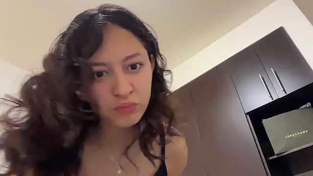 Snapshot of Alicatcua_ chatting on February 9, 2026, 3:04 am Alicatcua online show from February 9, 2026, 3:04 am