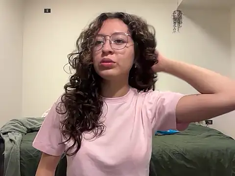 Snapshot of Alicatcua_ chatting on June 24, 2026, 2:32 am Alicatcua online show from June 24, 2026, 2:32 am