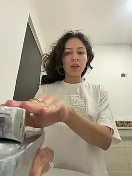 Snapshot of Alicatcua_ chatting on May 1, 2026, 2:16 am Alicatcua online show from May 1, 2026, 2:16 am