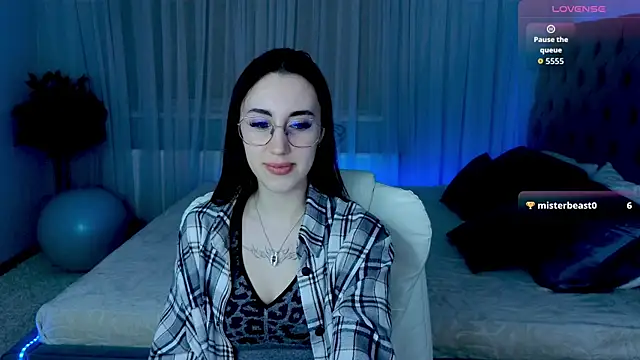 Miss  Linn online show from December 4, 2025, 1:32 pm