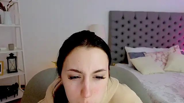 Miss  Linn online show from February 5, 2026, 2:46 pm