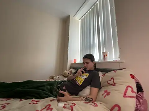 lucyx xx online show from February 24, 2026, 4:08 pm