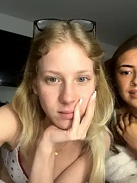 RosieLovexoxx online show from January 13, 2026, 5:17 pm