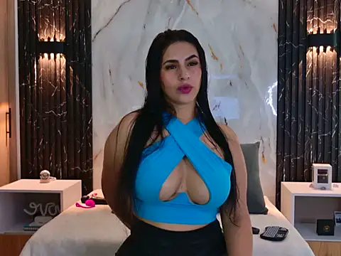 ChloeHolmes online show from December 4, 2025, 10:58 am