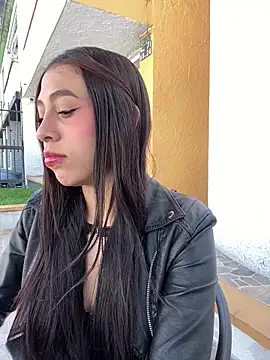 MiaScott Pink online show from December 15, 2025, 2:34 pm