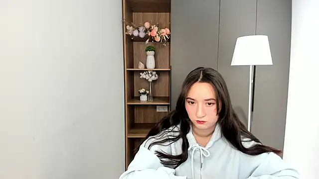 LuclieOppy online show from November 29, 2025, 6:46 am